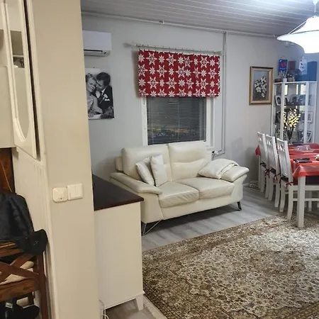 Mukava Talo Maaseudulla Laehellae Keskustaa * Пори